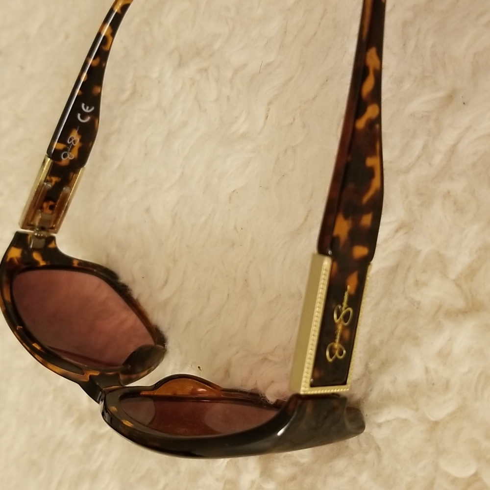 Jessica Simpson sunglasses 🕶️